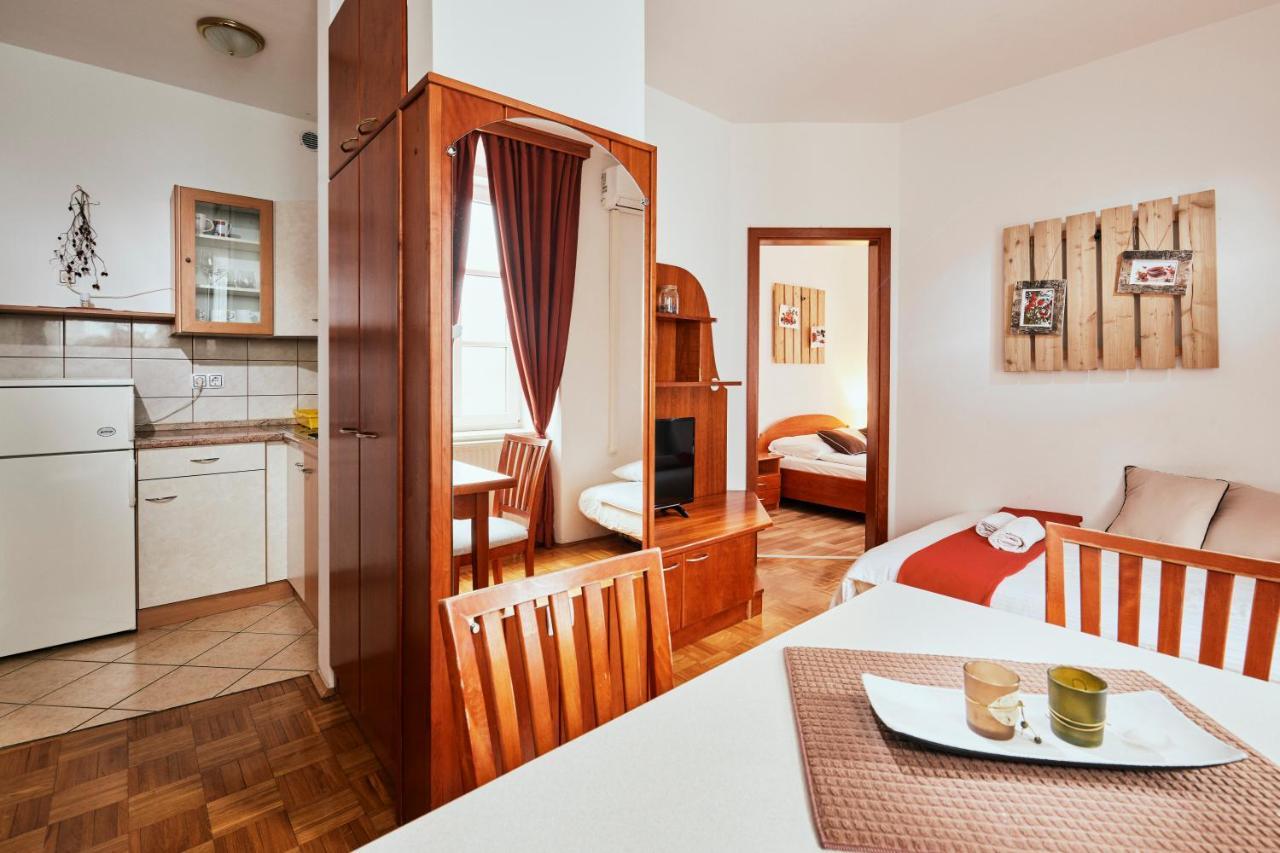Rooms & Restaurant Ostarija 多莱尼斯凯托普利采 外观 照片