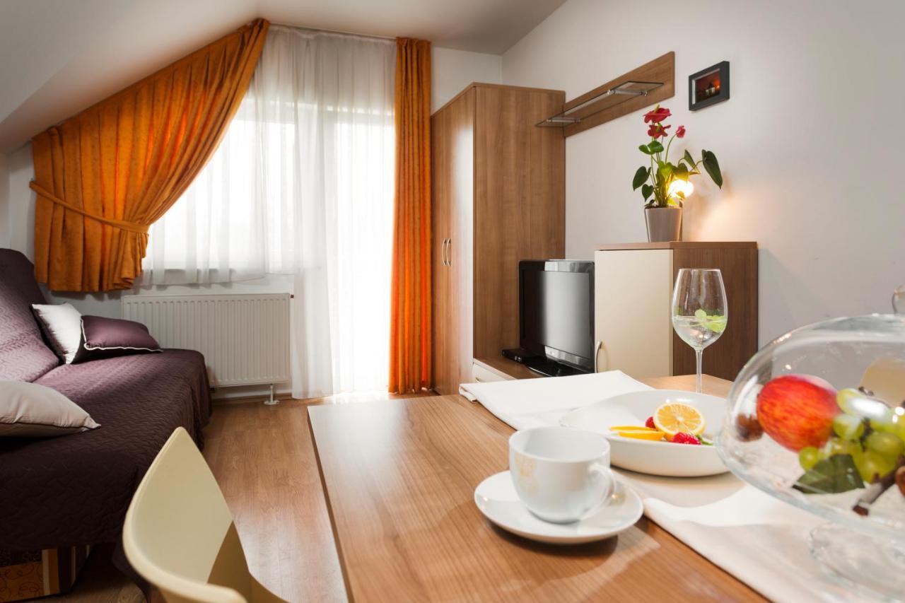 Rooms & Restaurant Ostarija 多莱尼斯凯托普利采 外观 照片