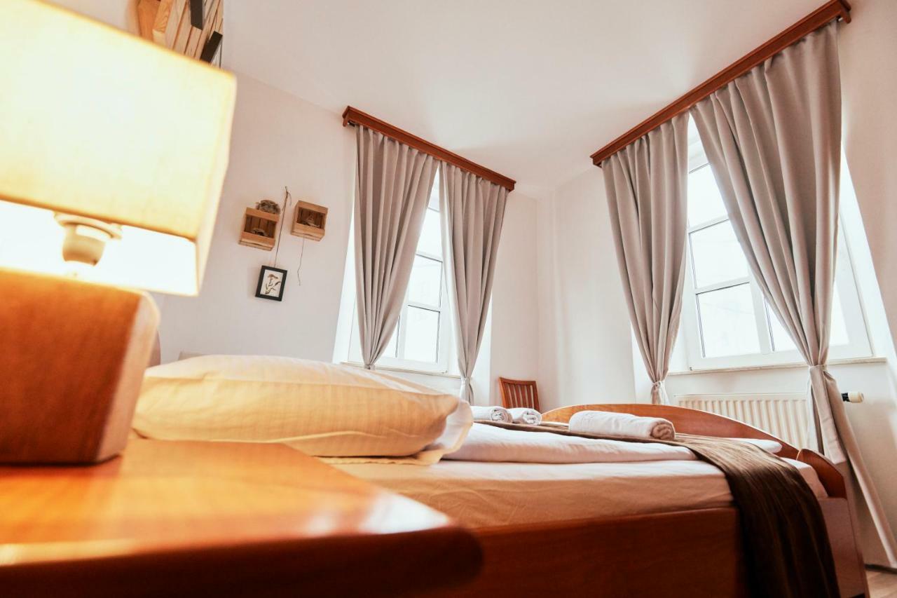 Rooms & Restaurant Ostarija 多莱尼斯凯托普利采 外观 照片