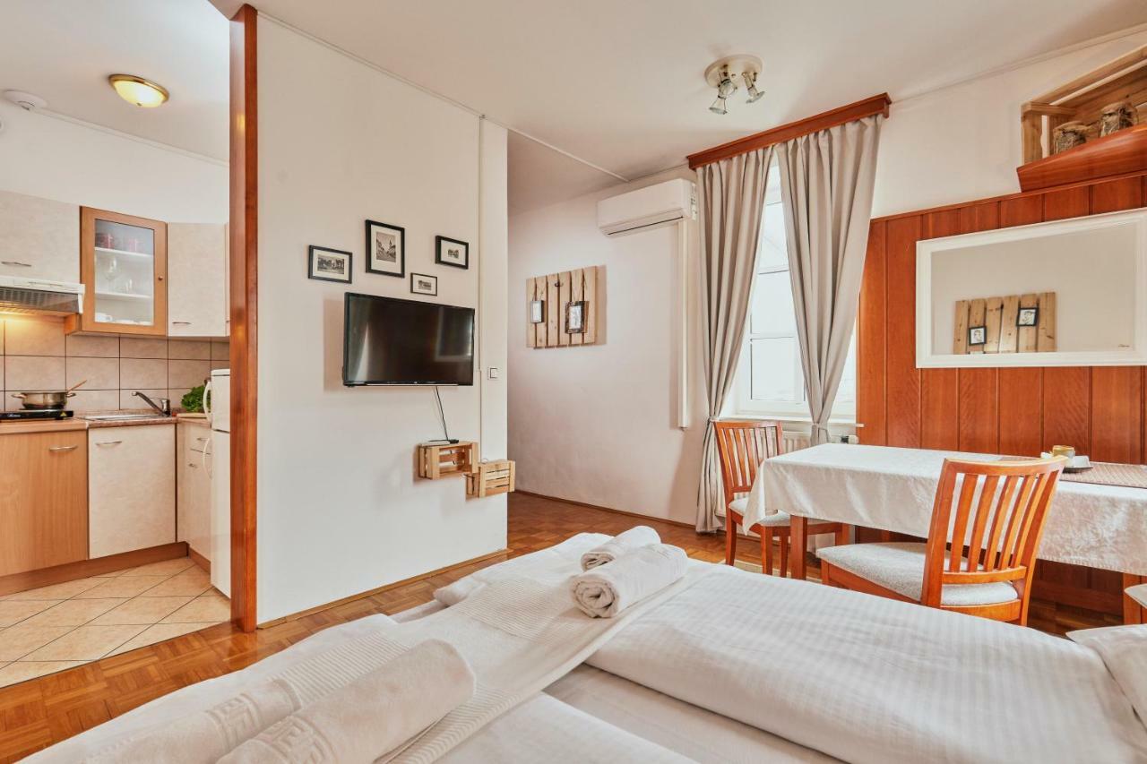 Rooms & Restaurant Ostarija 多莱尼斯凯托普利采 外观 照片