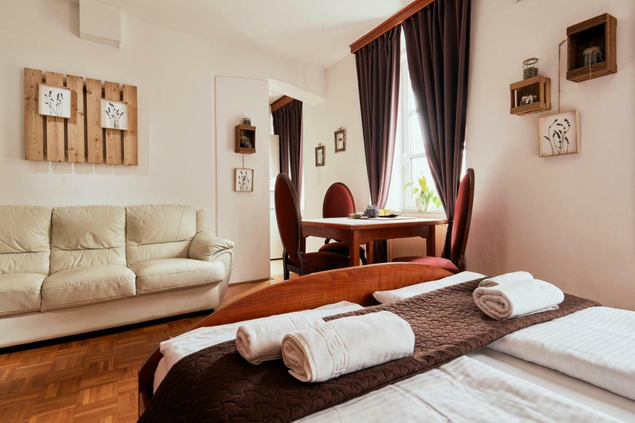 Rooms & Restaurant Ostarija 多莱尼斯凯托普利采 外观 照片